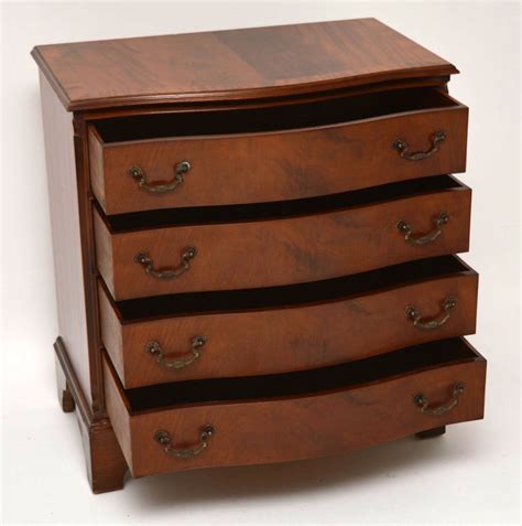 dating georgian chest of drawers